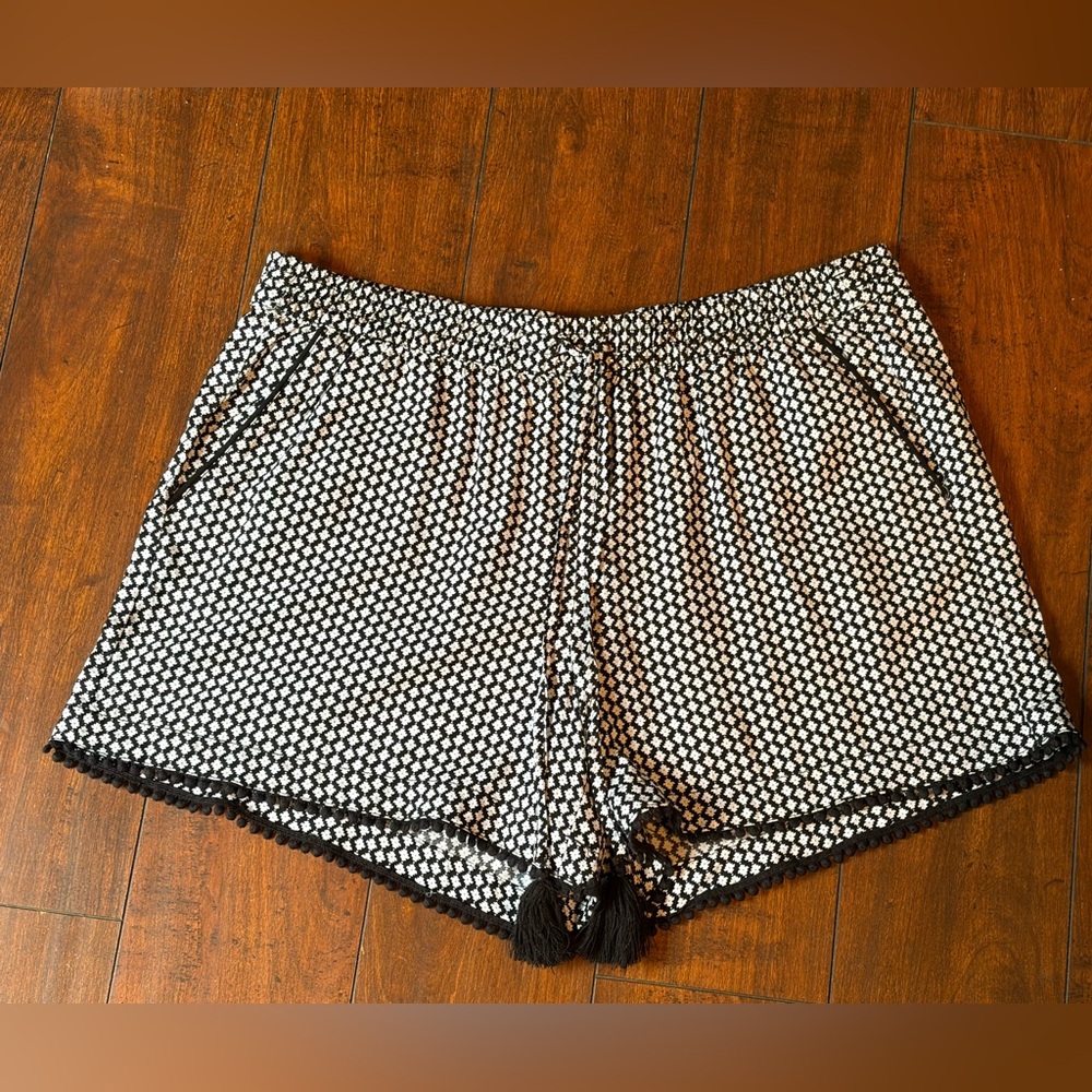 Ana Black and White Polka Dot Women's Shorts Front Pockets Sz Large